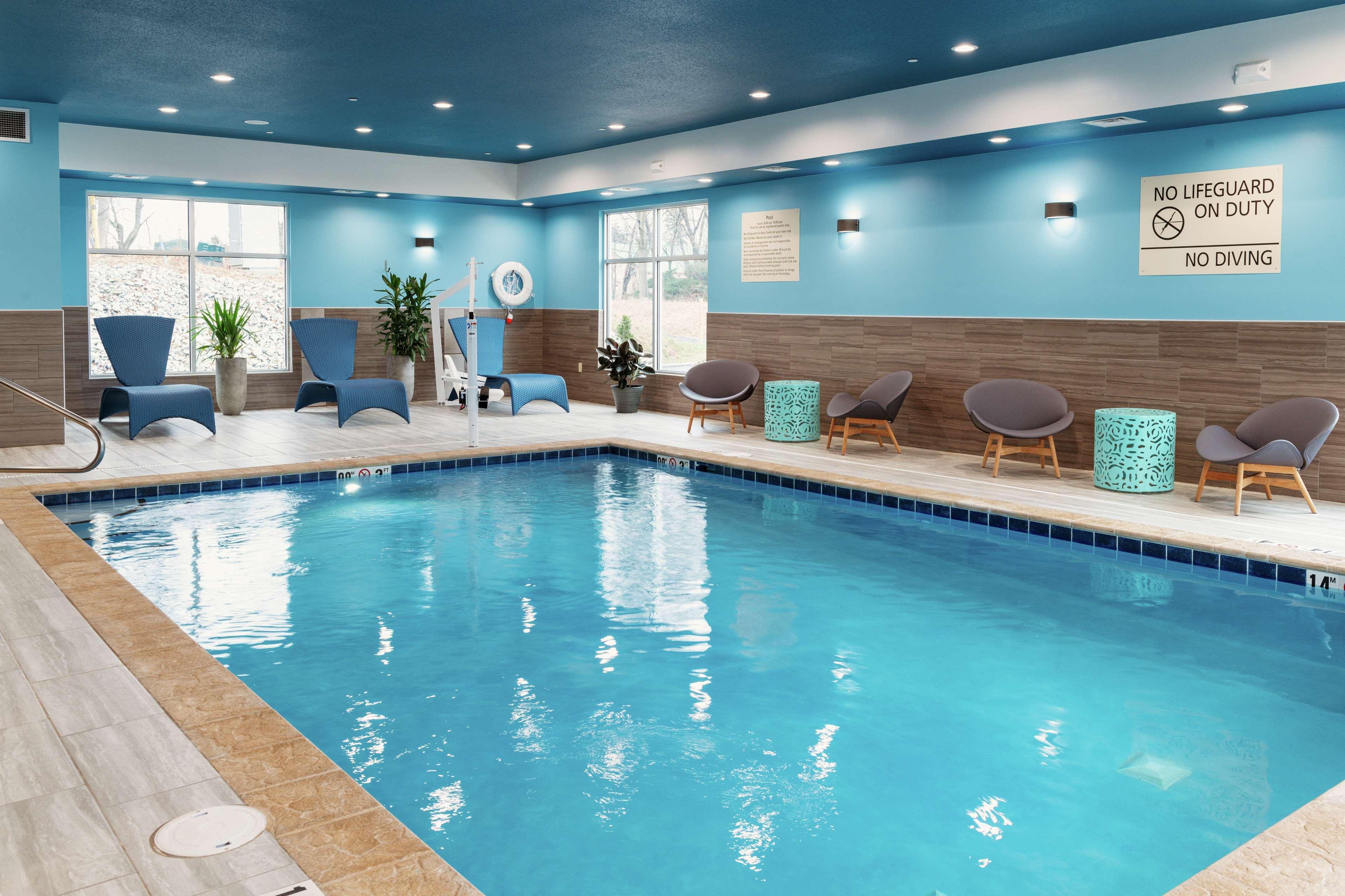Hampton Inn & Suites Pittsburgh New Stanton Pa Exterior foto