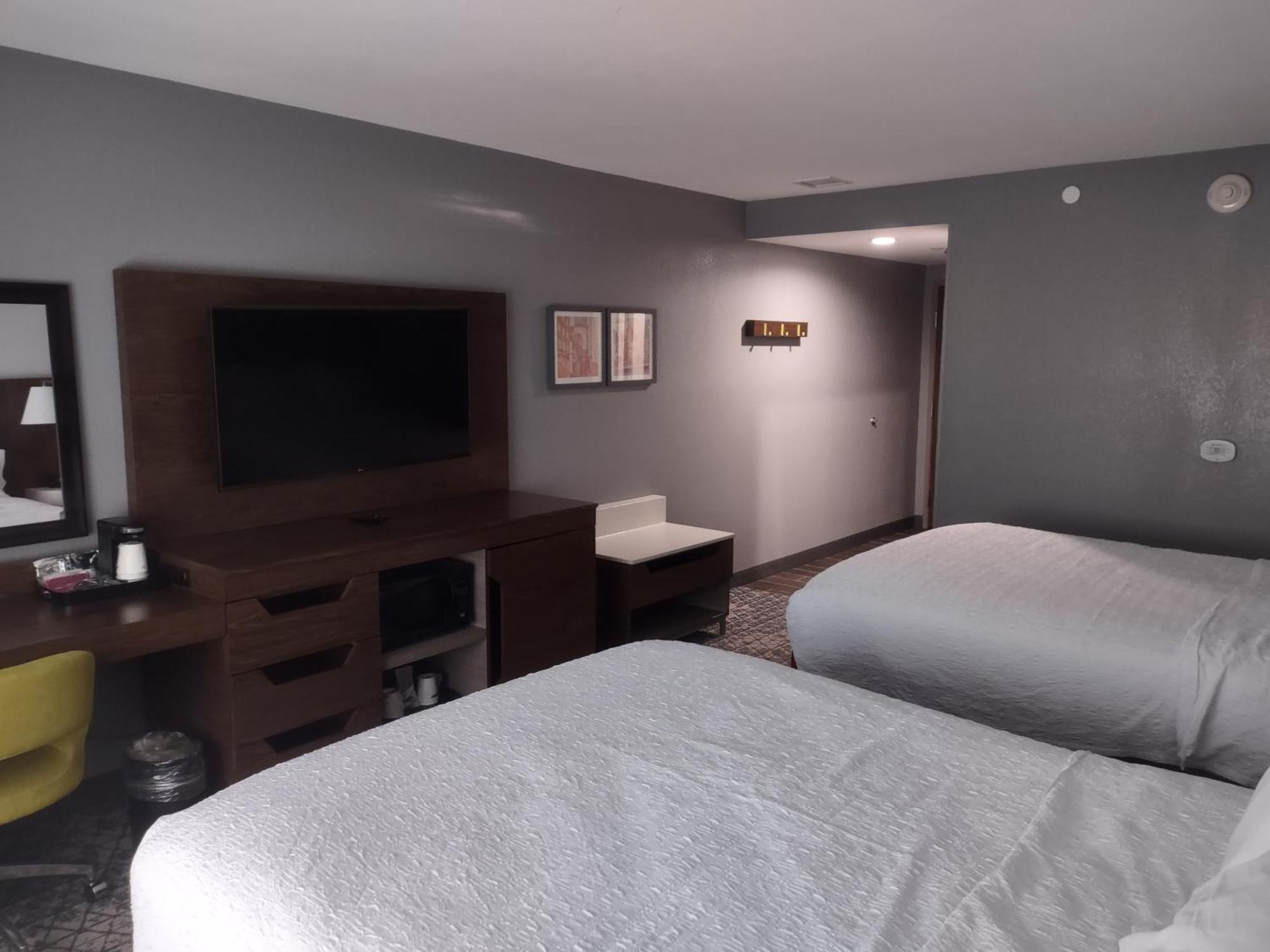 Hampton Inn & Suites Pittsburgh New Stanton Pa Exterior foto